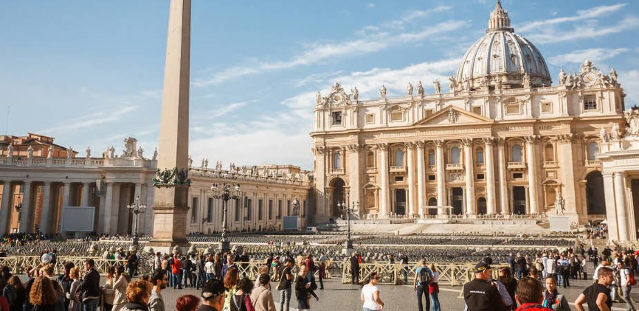 Vatican Beating the Legendary Crowds